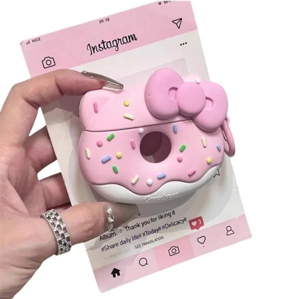 Capa Protetora Hello Kitty para AirPods - Design Donut - Imagem 2